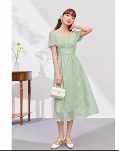 网纱拼接碎花裙 方领洋气羊袖 爱衣服裙法式 气质裙年季