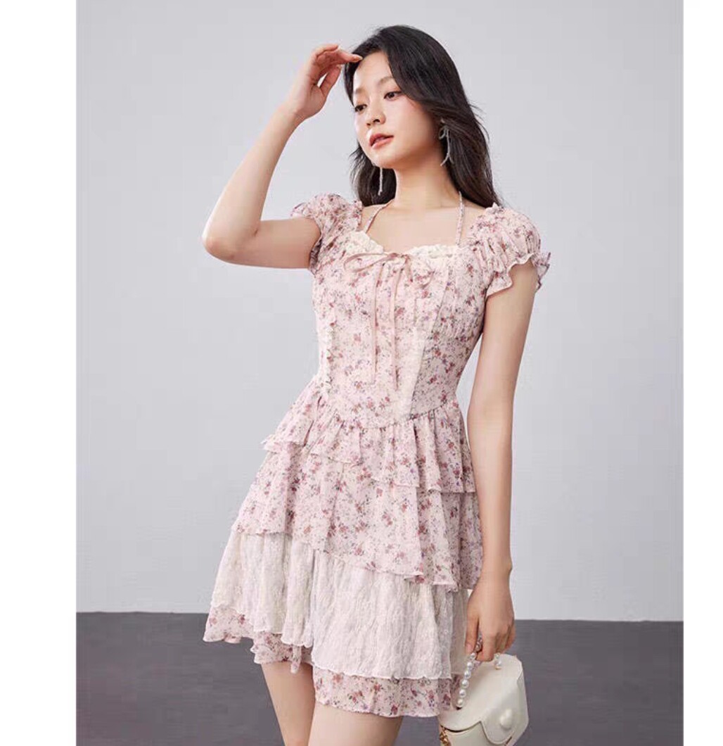 爱衣服粉杏蓬蓬裙两穿入镂空设计裙子纯欲风女秋季新款碎花裙