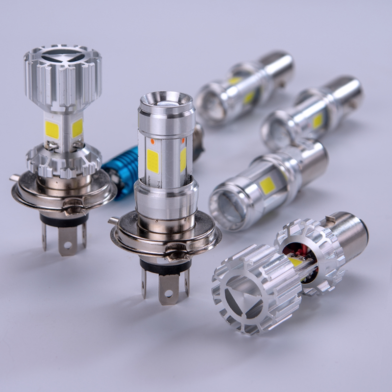 摩托车LED灯泡踏板电动车前大灯双爪H4款内置三面远近光天使眼