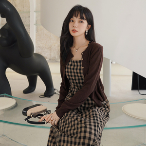 套裙女2D115-2127套装p145-k218吊带裙p105-k158开衫p45-k88图片
