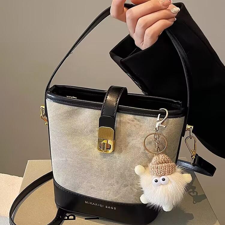 手提百搭超火洋气今年流行水桶包