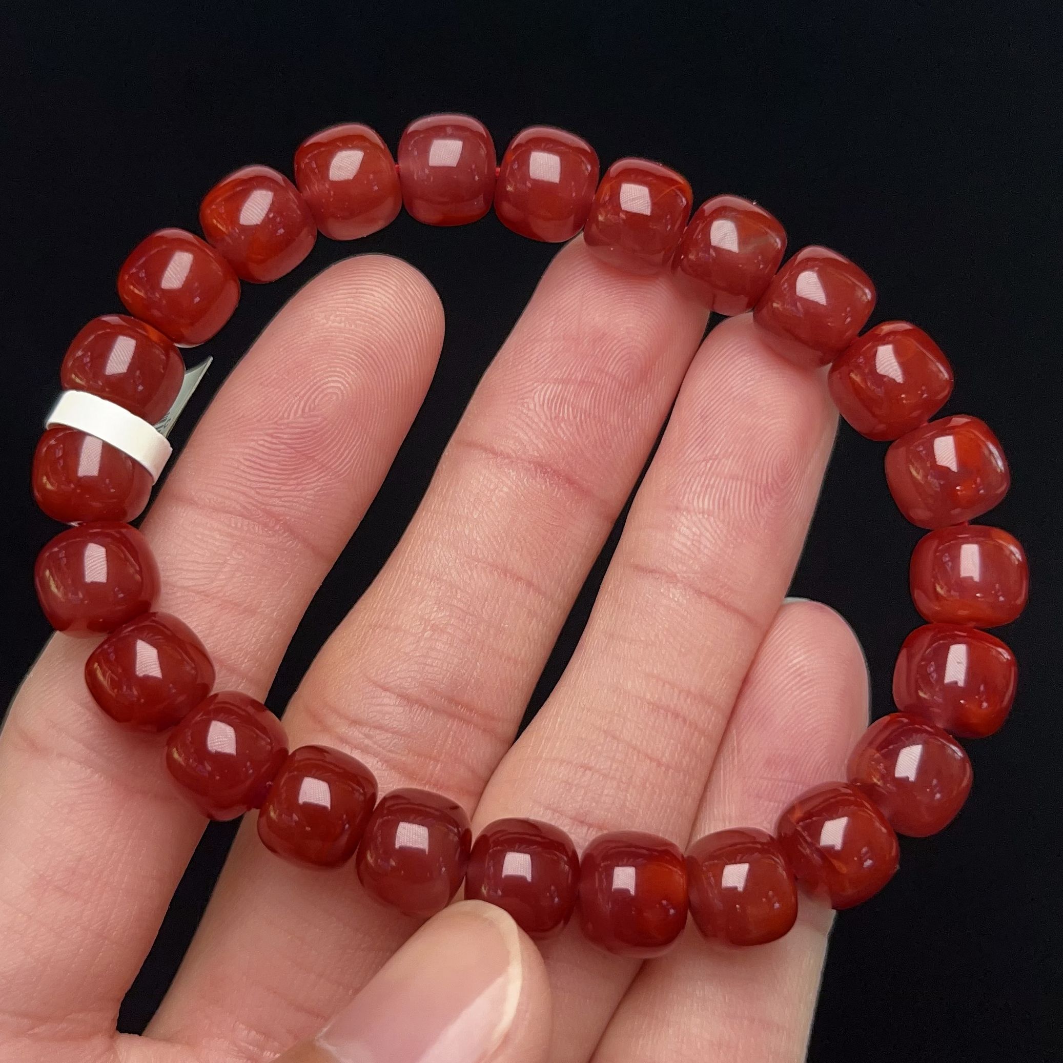 1006C31凉山南红瓦西料牛血红老型单圈手串