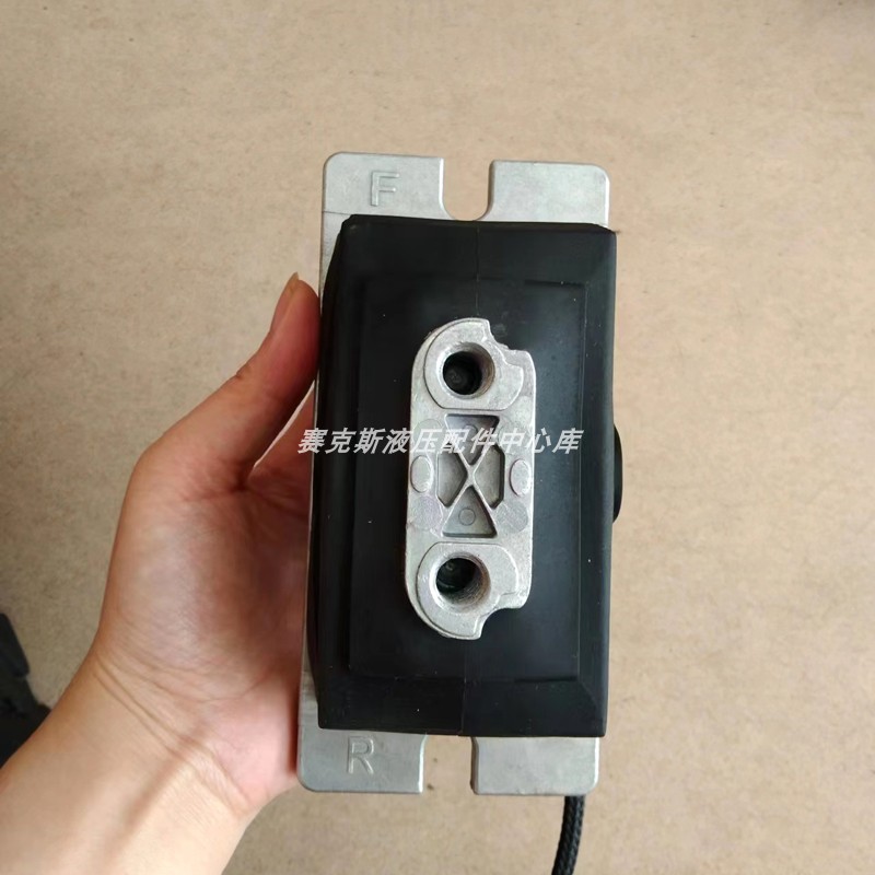 卡特301.7307.5微挖电控脚踏阀