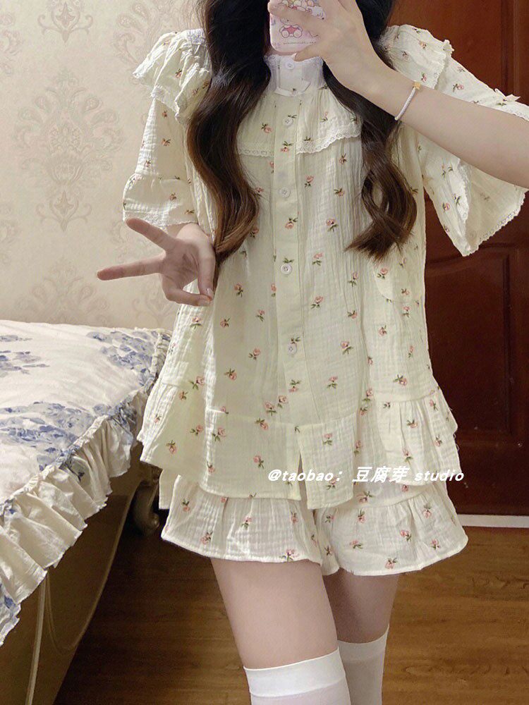 여성 여름 새로운 인터넷 연예인 소녀 레이스 반팔 반바지 홈웨어 세트를위한 INS 달콤한 꽃 잠옷 한국어 버전