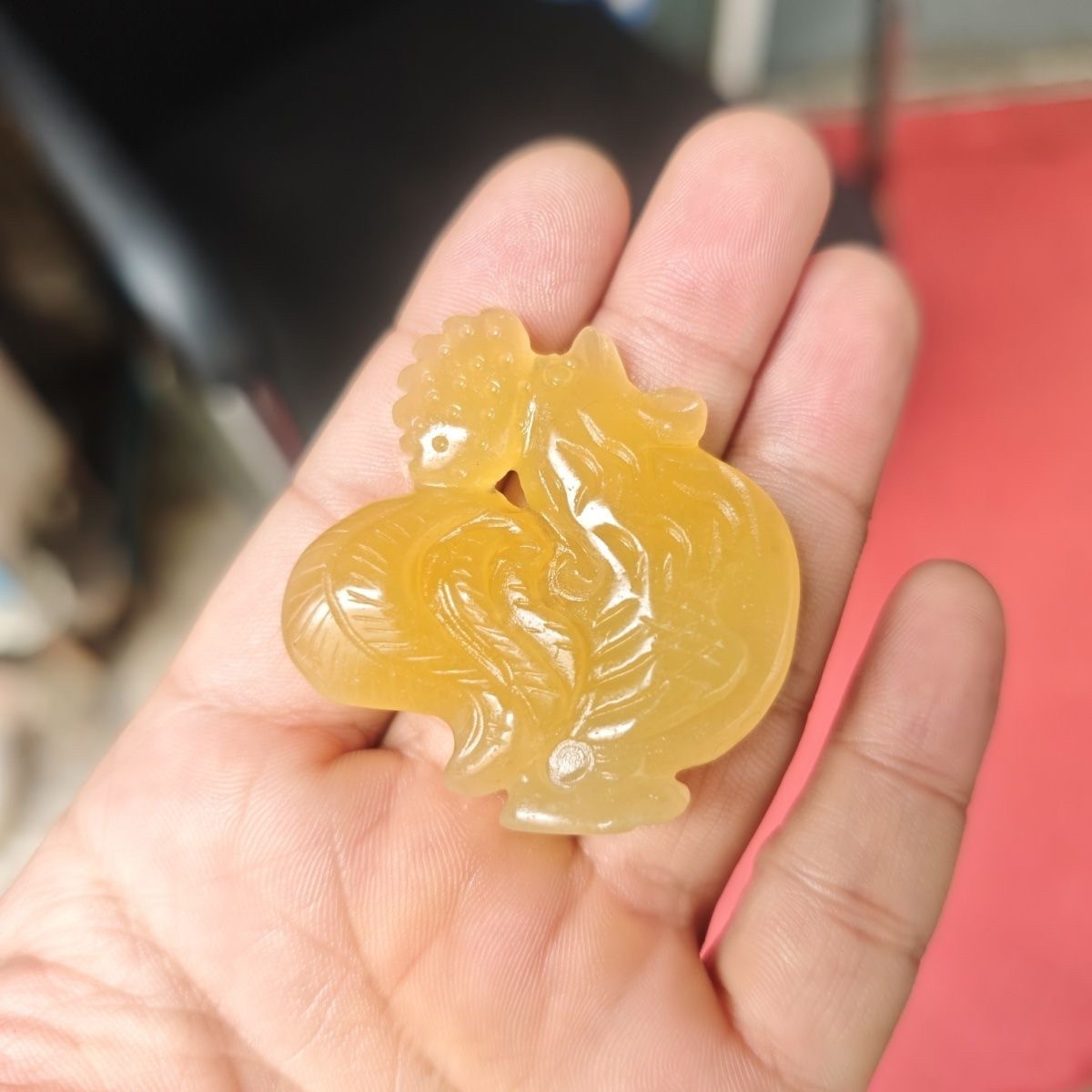 天然黄龙玉生肖鸡吊坠小动物吉祥挂坠立体属相鸡玉牌男女同款项坠