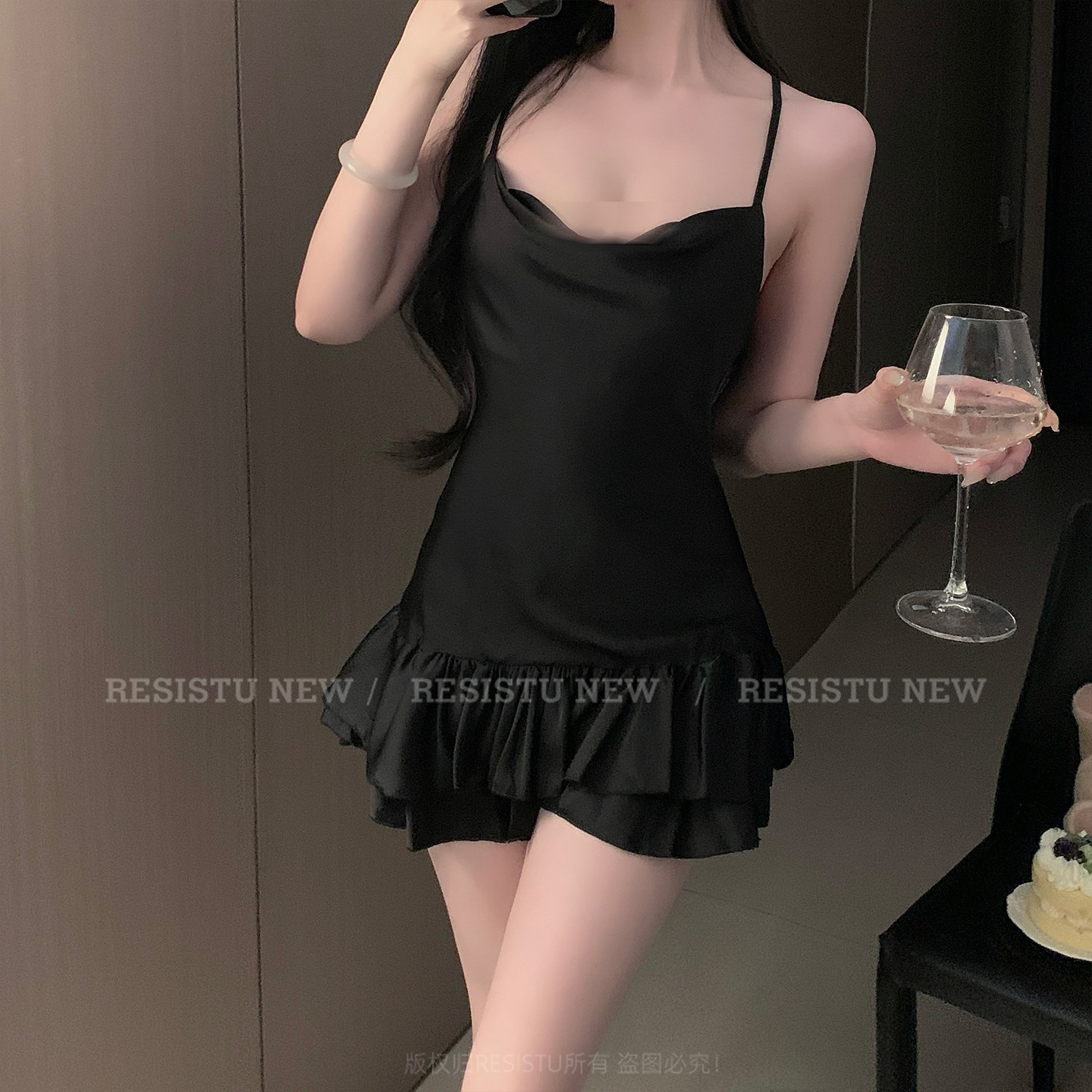 RESISTU缎面荡领纯欲美背睡裙