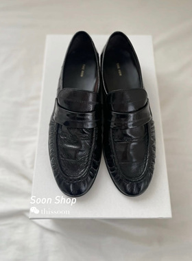 【Soon 折扣】The Row 黑色经典鳗鱼皮褶皱乐福鞋平底皮鞋单鞋