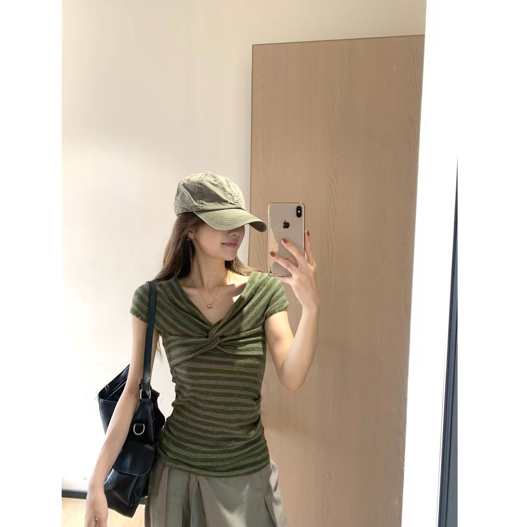 韩11条纹扭结短袖t恤女款夏季新款设计感漂亮修身显瘦790338