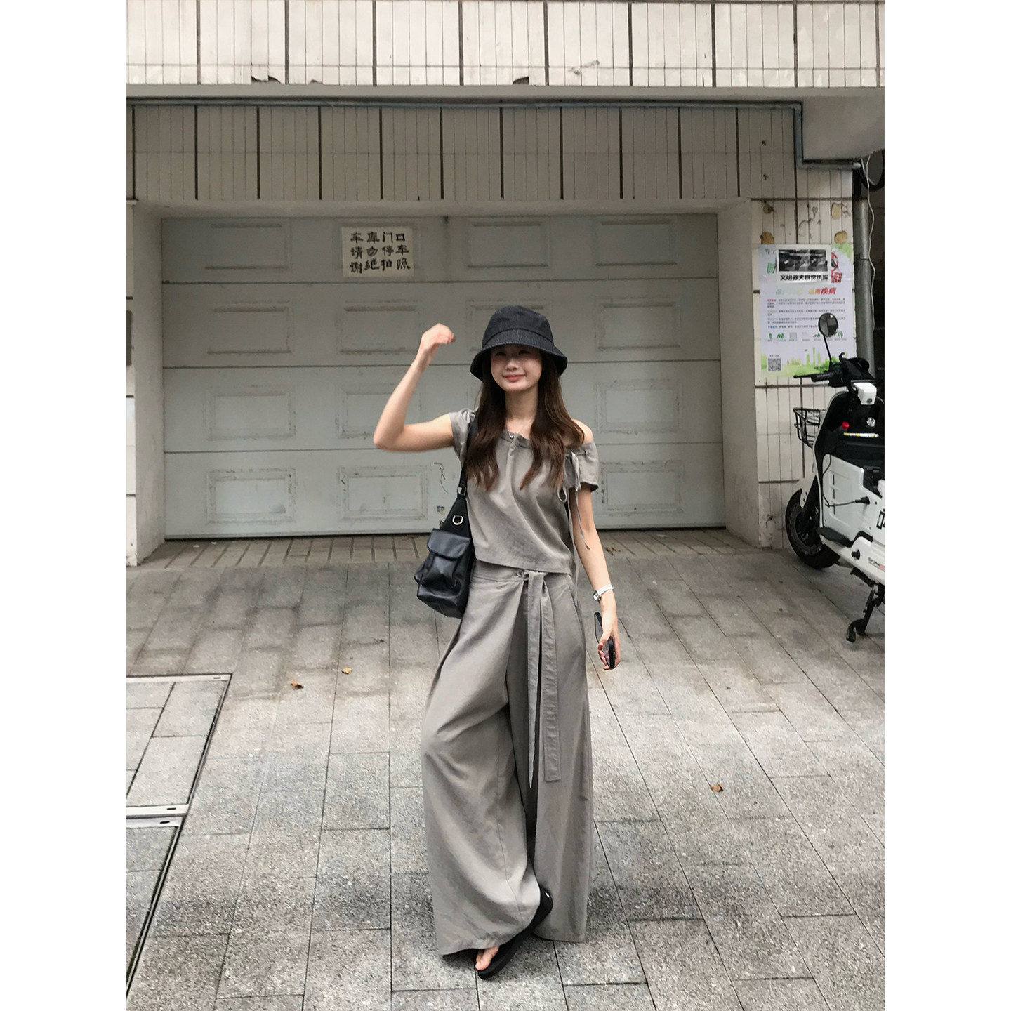 韩11夏季收缩可调节领口短款上衣搭配宽松阔腿裤慵懒感套装两件套