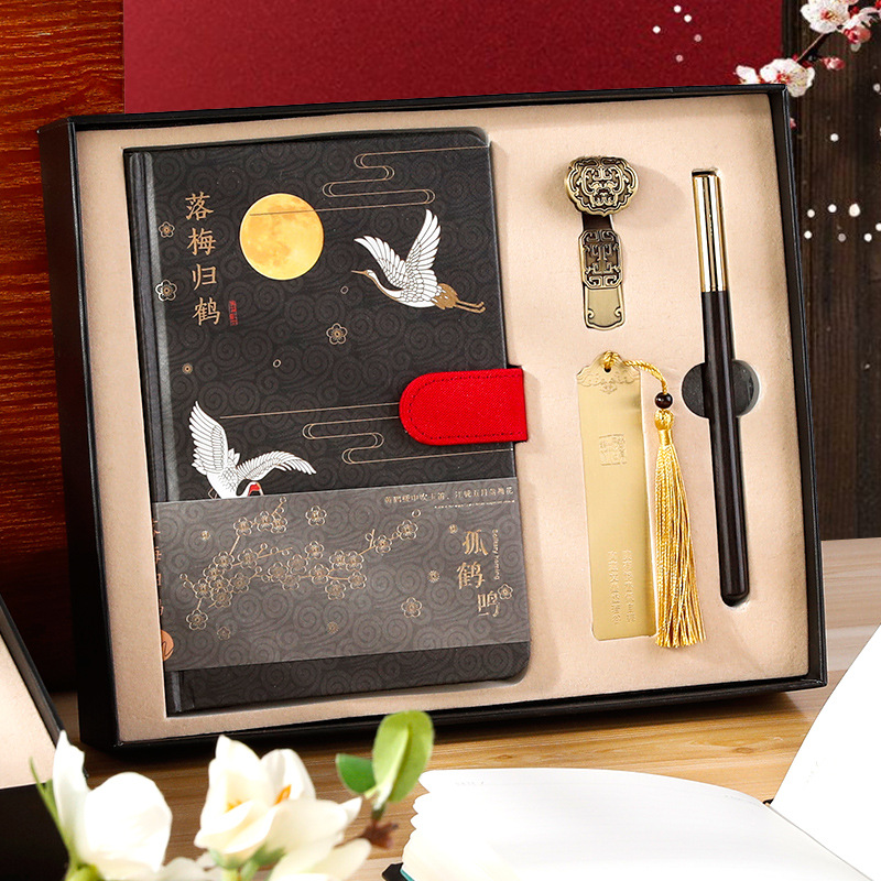 新年国风日记本创意中国风手账本套装复古故宫风笔记本文具大礼盒