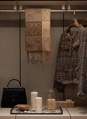 衣帽间展示柜摆件样板间样板房2026新款高级感毛衣围巾装饰搭配
