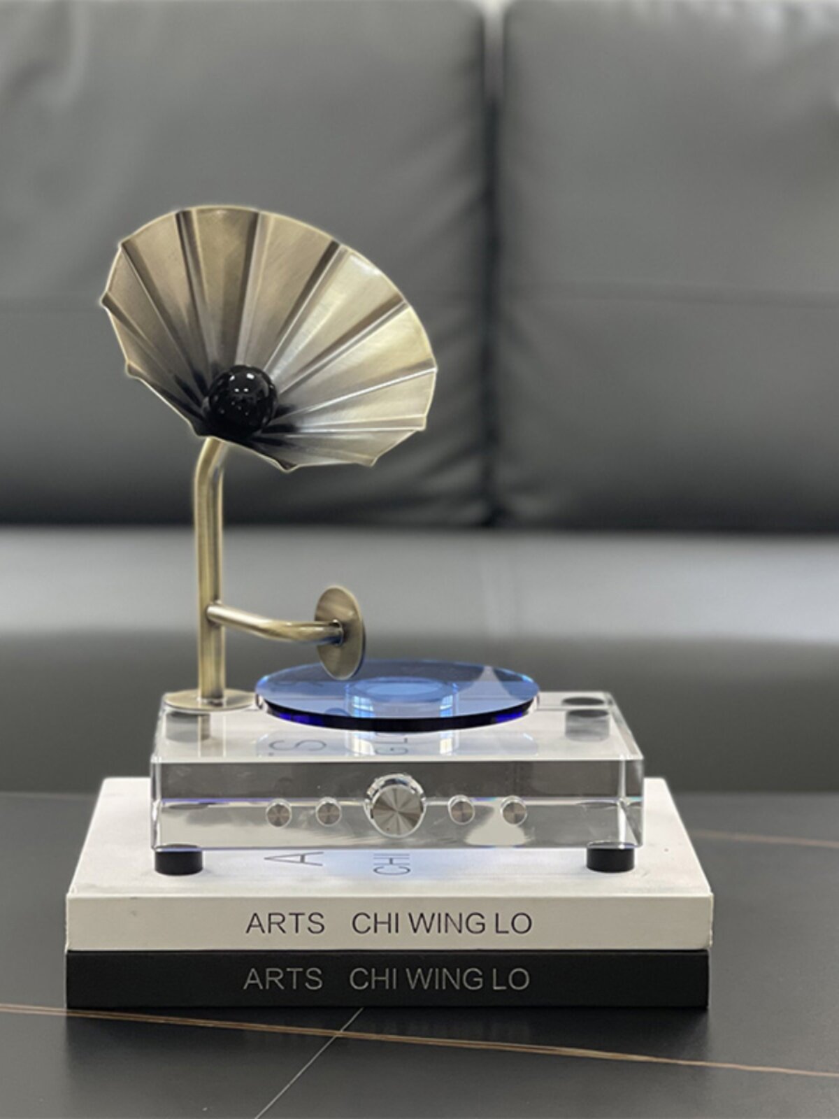 简约现代轻奢样板间卧室飘窗组合托盘水晶留声机轻奢香薰软装饰品