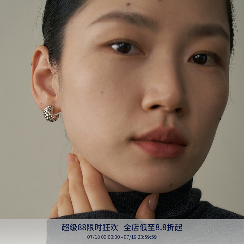 PAUSA ANN 饱满条纹时髦简约光泽感金银耳钉