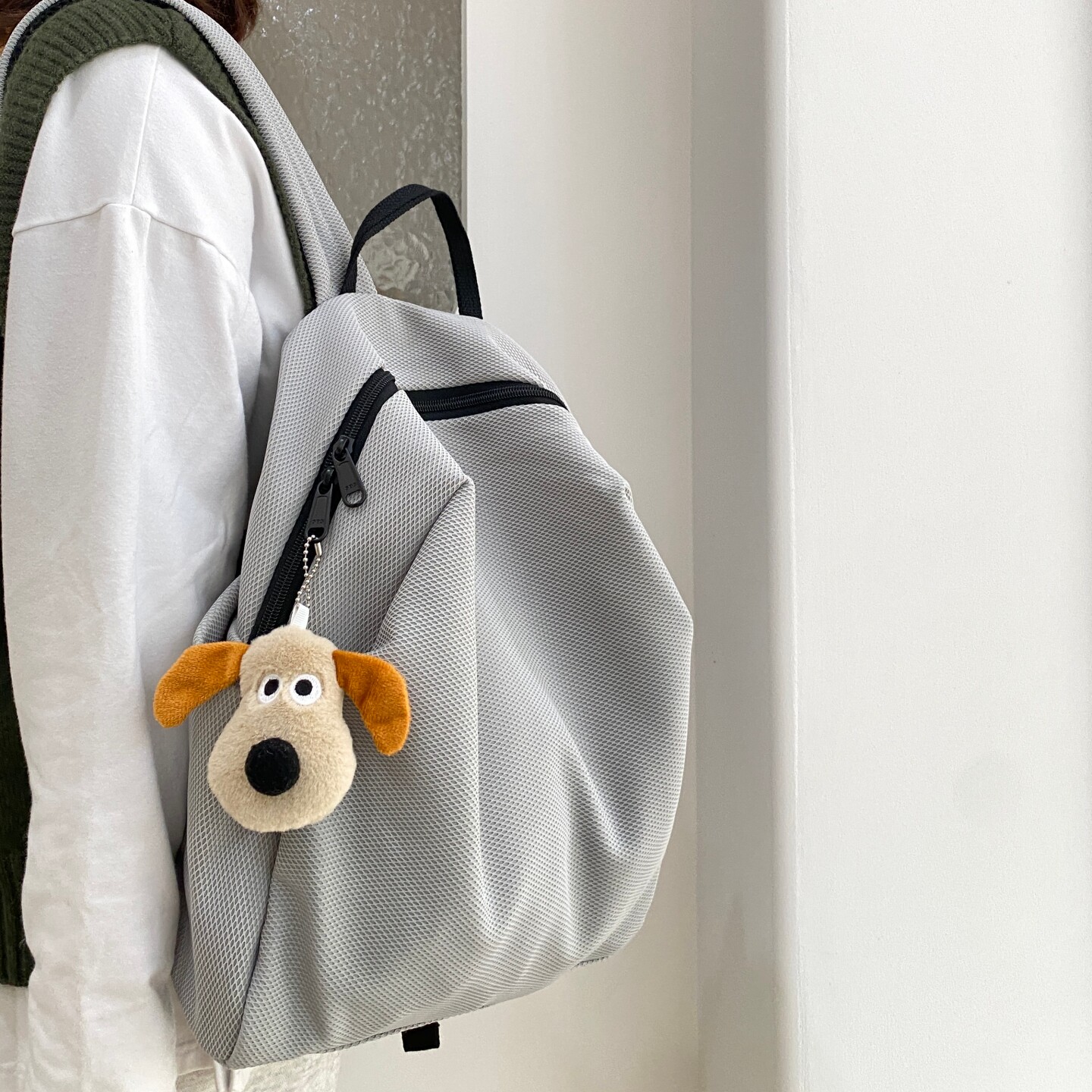 小众简约双肩包韩版休闲纯色大学生电脑书包轻便旅行逛街女士背包