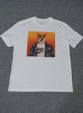 Nike/耐克 男子 墨镜柴犬印花运动休闲宽松短袖T恤CT6313-100