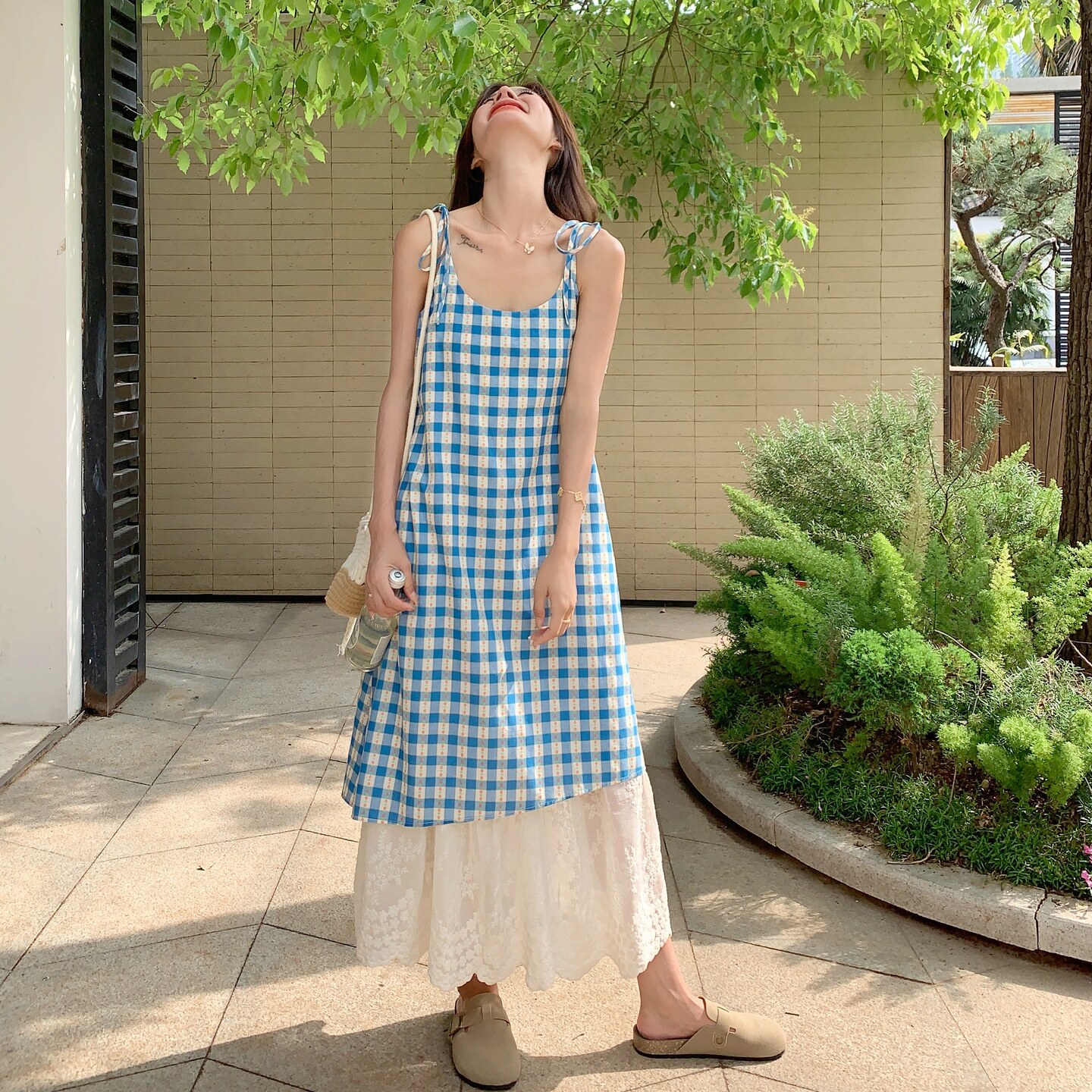 蓝色俏皮格纹连衣裙女夏季高级感甜美风减龄蕾丝拼接假两件吊带裙,女装连衣裙,2D111