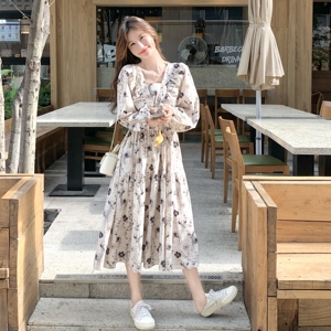 法式度假风碎花连衣裙女2025春秋季新款独特减龄复古气质显瘦长裙图片