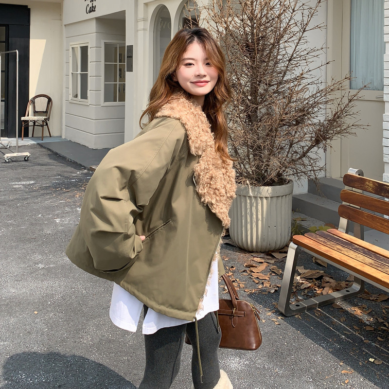 军绿色羊羔毛拼接羽绒服女2025冬季新款时髦90白鸭绒内胆爆款外套,女装羽绒服,2D111