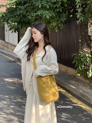 Greenday杏黄单肩斜挎包纯色秋冬新款百搭毛绒包高级感包包女通勤