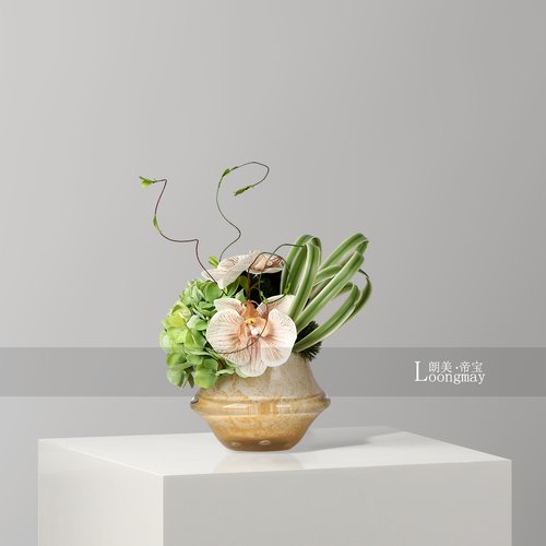 现代轻奢碟形玻璃花瓶插花酒店客厅茶几卫生间洽谈桌高级感小桌花