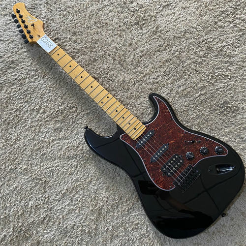 意大利EKO ST 款式电吉他单摇黑色单单双拾音器枫木指板入门22品