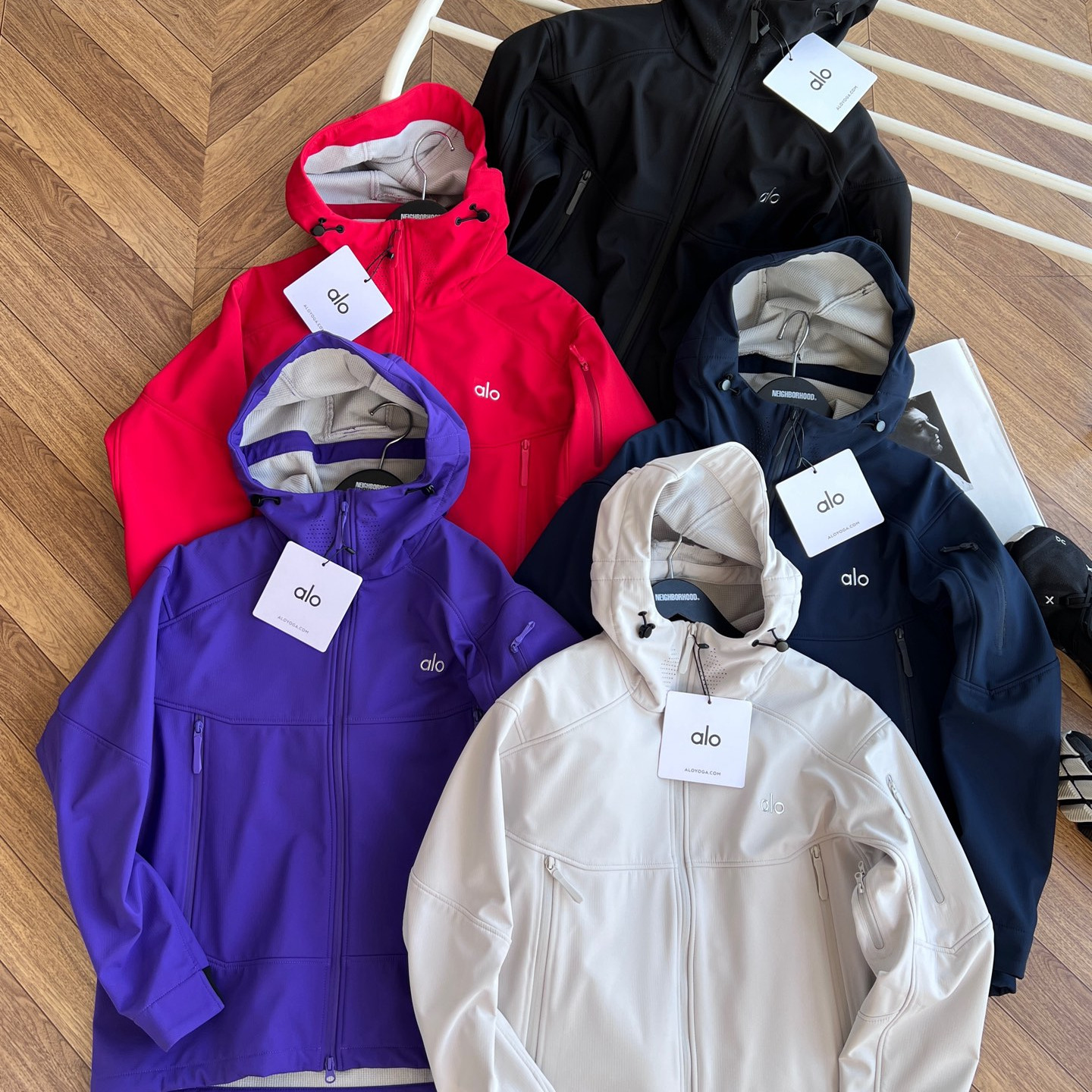 alo 2025秋冬新款男士软壳冲锋衣连帽外套防风防水保暖夹克上衣