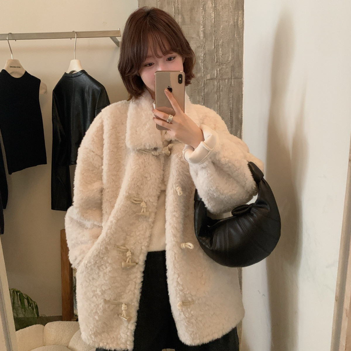 IMISS-冬上新软呼呼~牛角扣毛毛短外套S71210