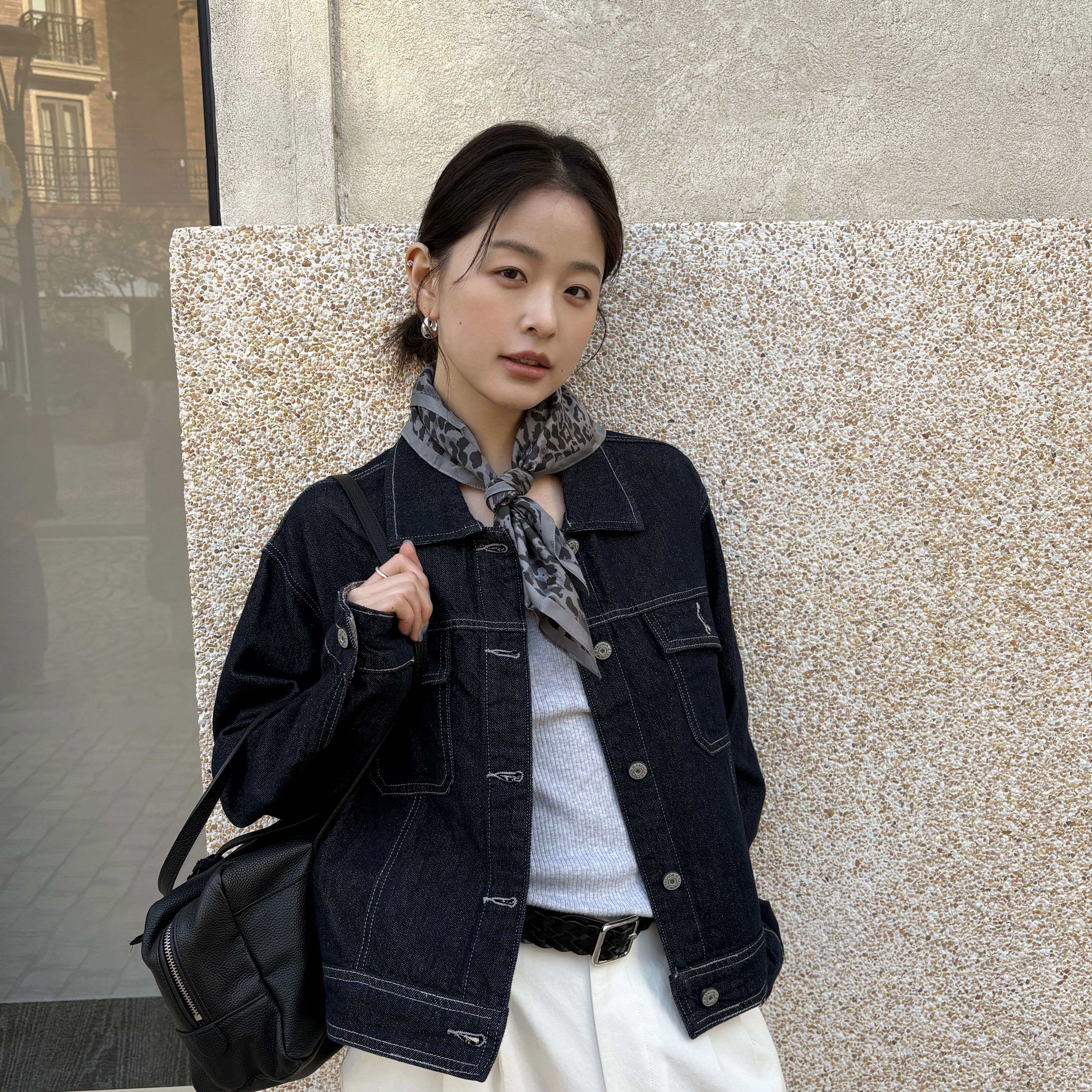 T.G-百搭实穿复古翻领双口袋明线深蓝色牛仔外套26169