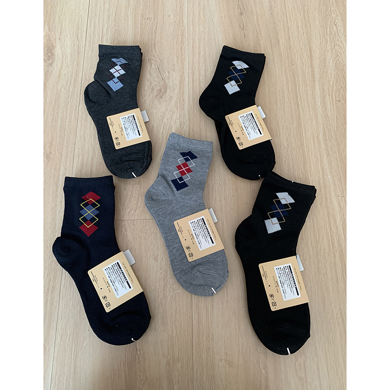 岛guo单，复古菱格中筒袜，质量很不错