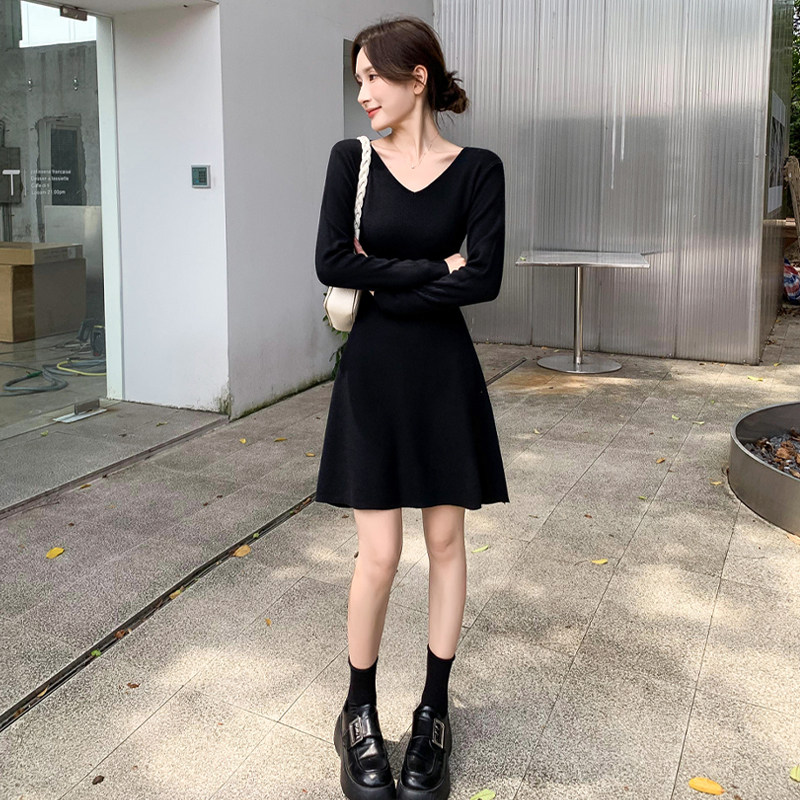 法式黑色V领修身针织连衣裙女春连衣裙