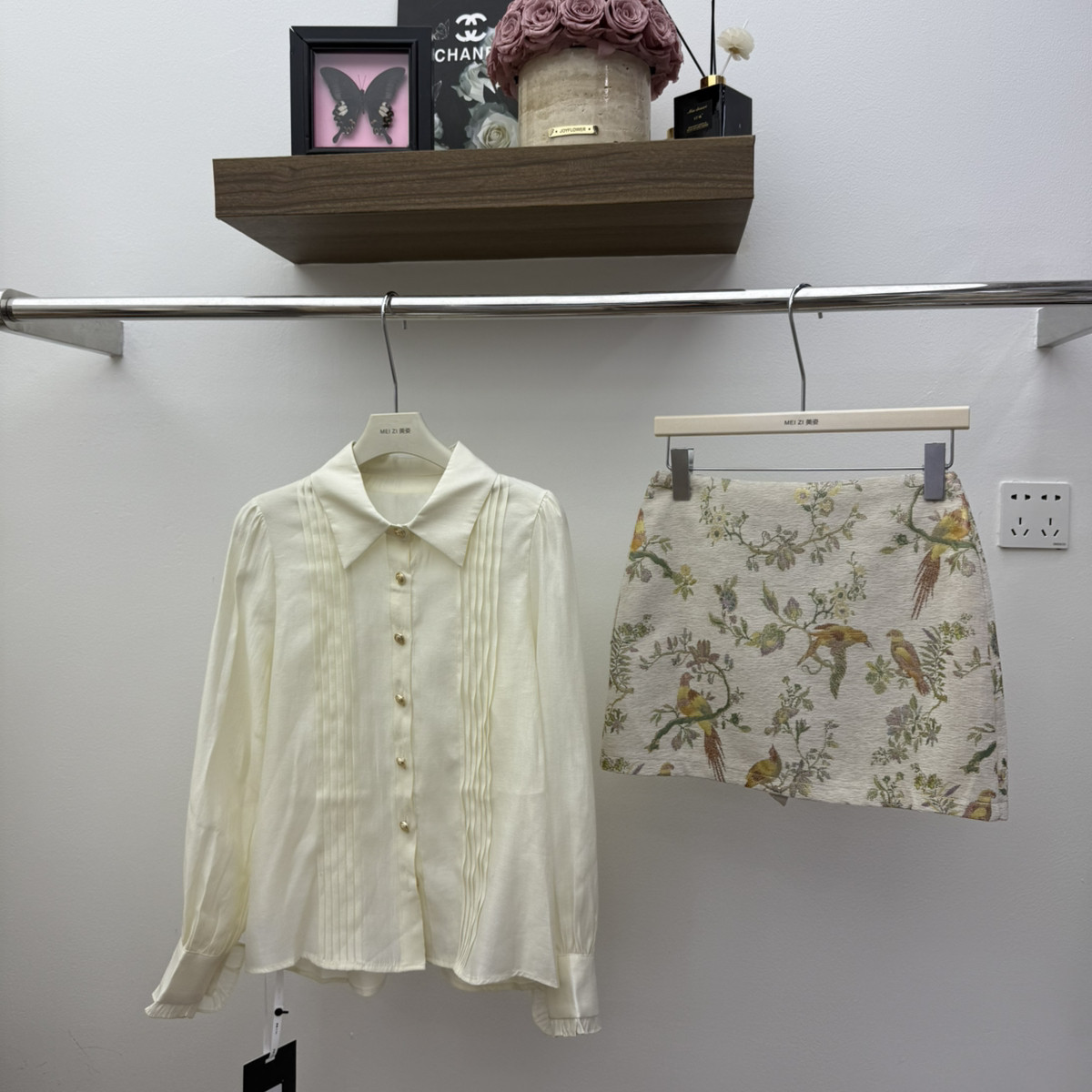 MEI ZI 美姿-秋上新名媛千金风宽松衬衫+复古花鸟图案高腰A22015