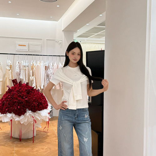 AIALA LUMENA-26夏上新蝴蝶烫钻设计牛仔裤B21109