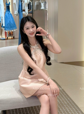 NZFS 楠子家-26夏上新名媛千金风重工钻边挂脖连衣裙9980