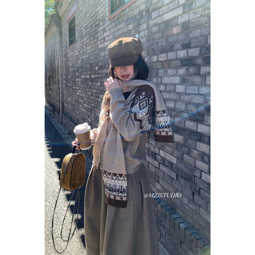 MZI STUDIO-复古费尔岛钮扣圆领软糯百搭温柔毛衣(配围巾)A80328#