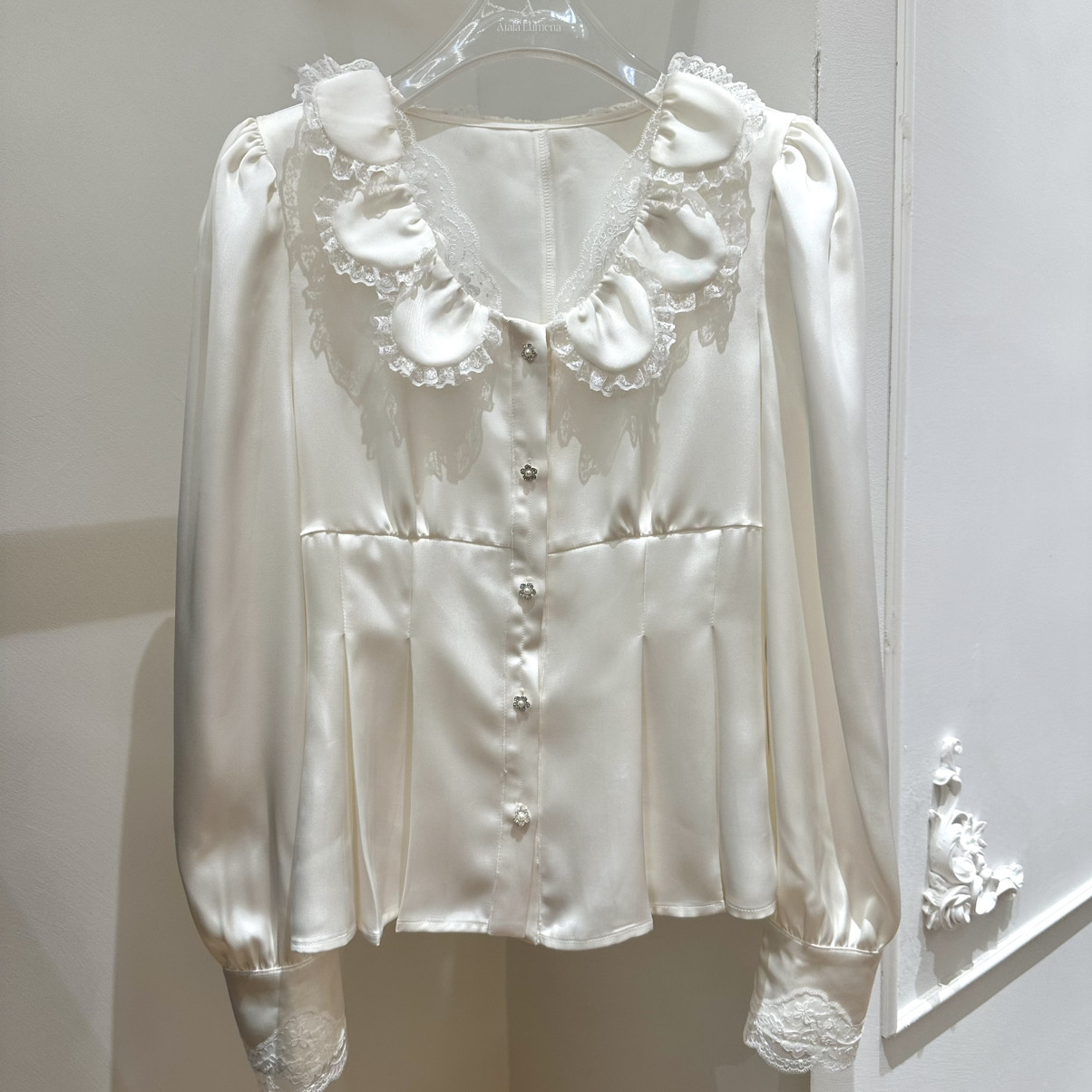 AIALA LUMENA-缎面花领法式温柔风蕾丝花边重工珍珠花朵领S22836