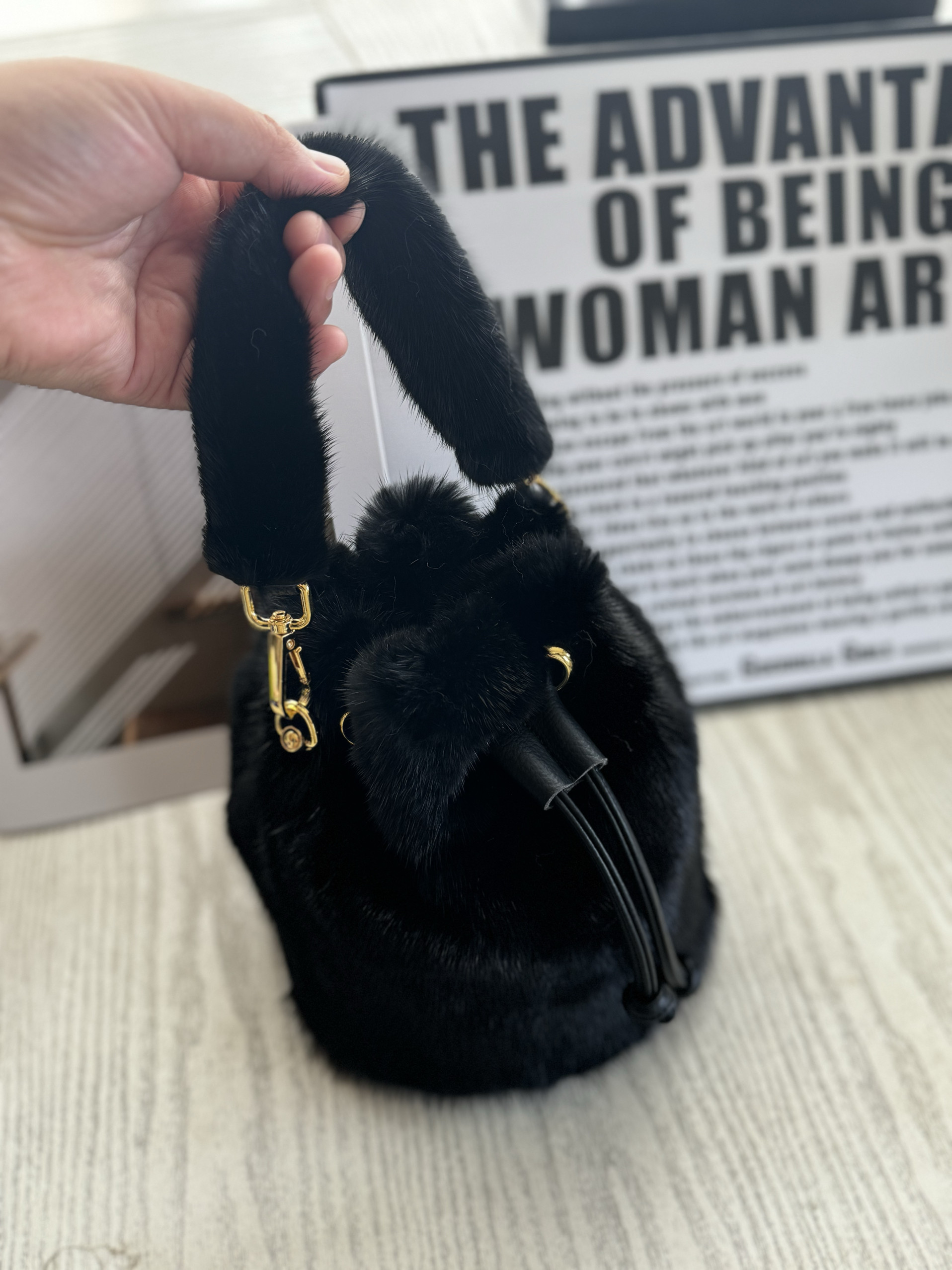 进口水貂毛福袋包秋冬抽绳单肩包百搭束口手拎包高质感甜美水桶包,箱包皮具/热销女包/男包,水桶包,淘宝优惠券,粉丝福利购,淘宝优惠卷