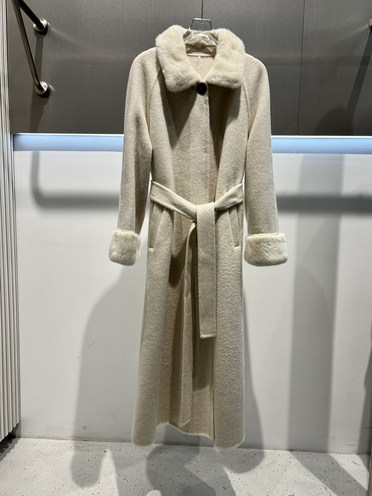 MISS WAN高端女装羊绒大衣水貂毛领长款秋冬