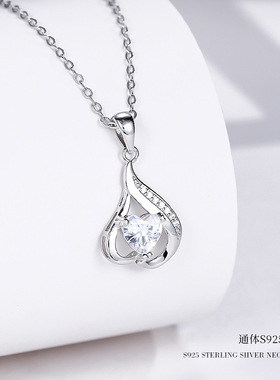 时尚优雅纯银爱心吊坠项链女设计高级感气质百搭锁骨链