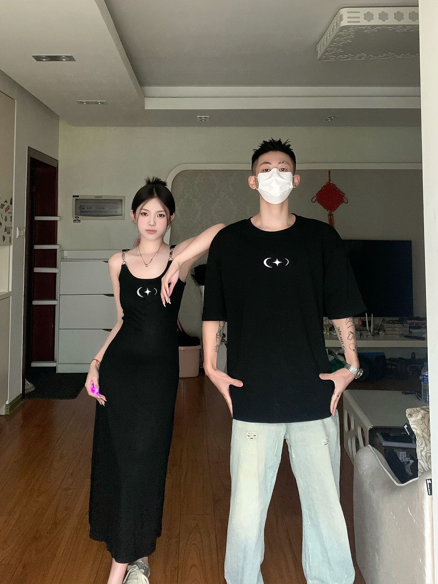 情侣装夏款美式复古黑色背心吊带短袖女紧身连衣裙宽松潮流T恤男