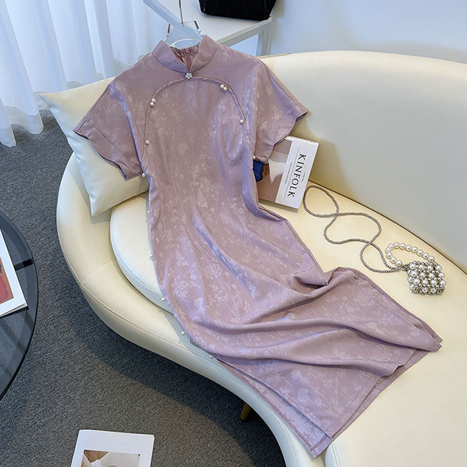 고대 더블 브레스티드 보라색 치파오 는 여름에 여름에 새로운 중국 스타일의 날씬한 스커트와 함께 입을 수 있는 개선 버전입니다