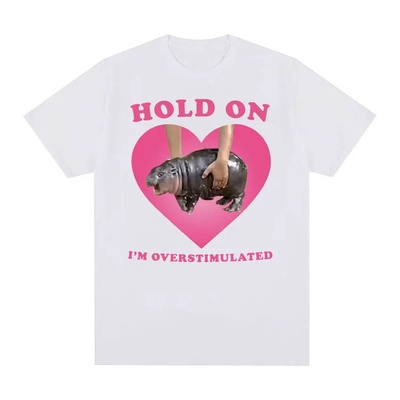 Hold on I'm Overstimulated Pink Heart Baby短袖T恤男女上衣ins