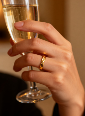 新款莫比乌斯钛钢戒指情侣对戒