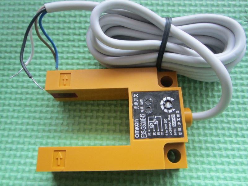 。中国沪工集团E3S-GS30E4 槽形光电开关.光电传感器E3S-GS30P1