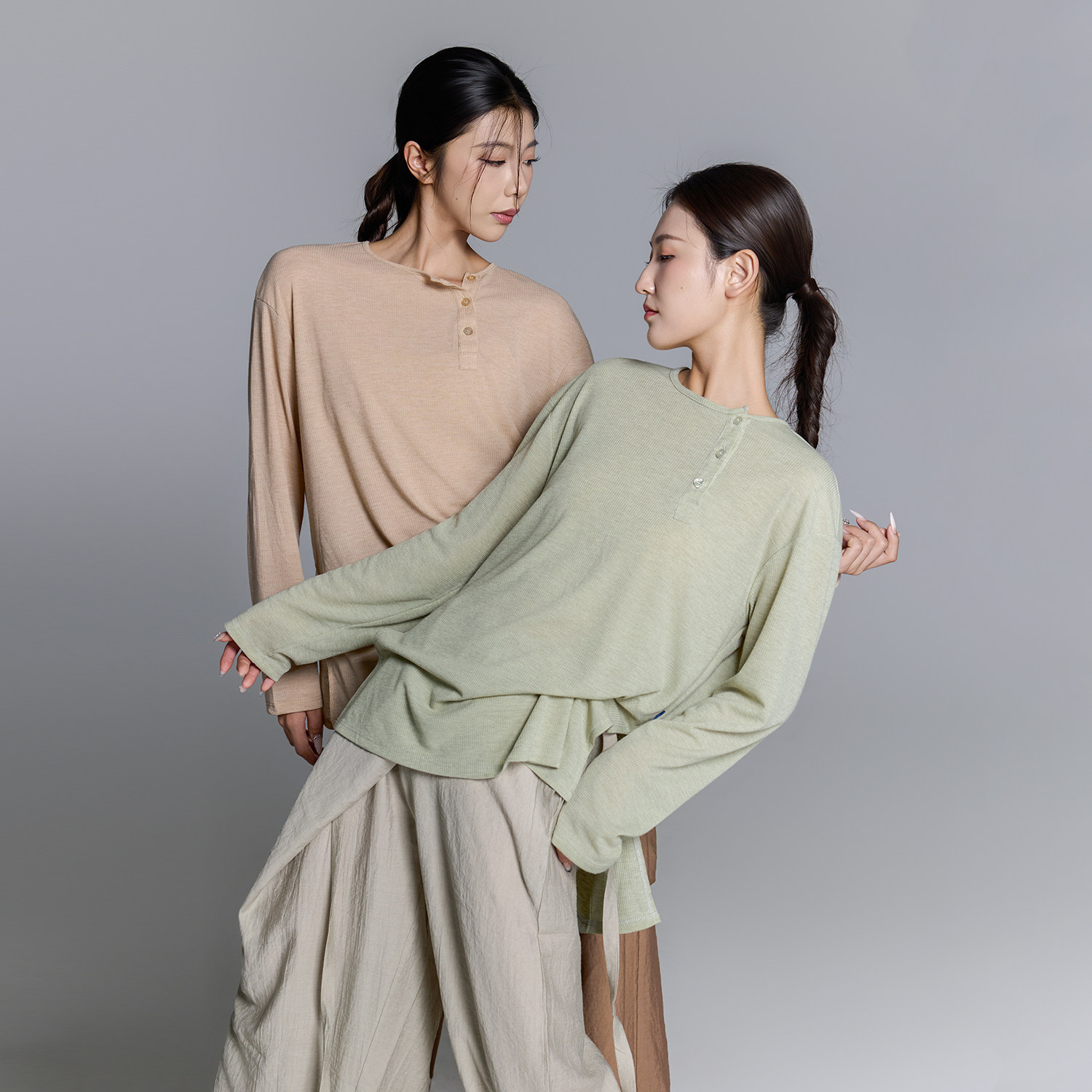 华丽独秀现代舞练功服舞蹈服长袖上衣宽松显瘦日常可穿形体演出服图片