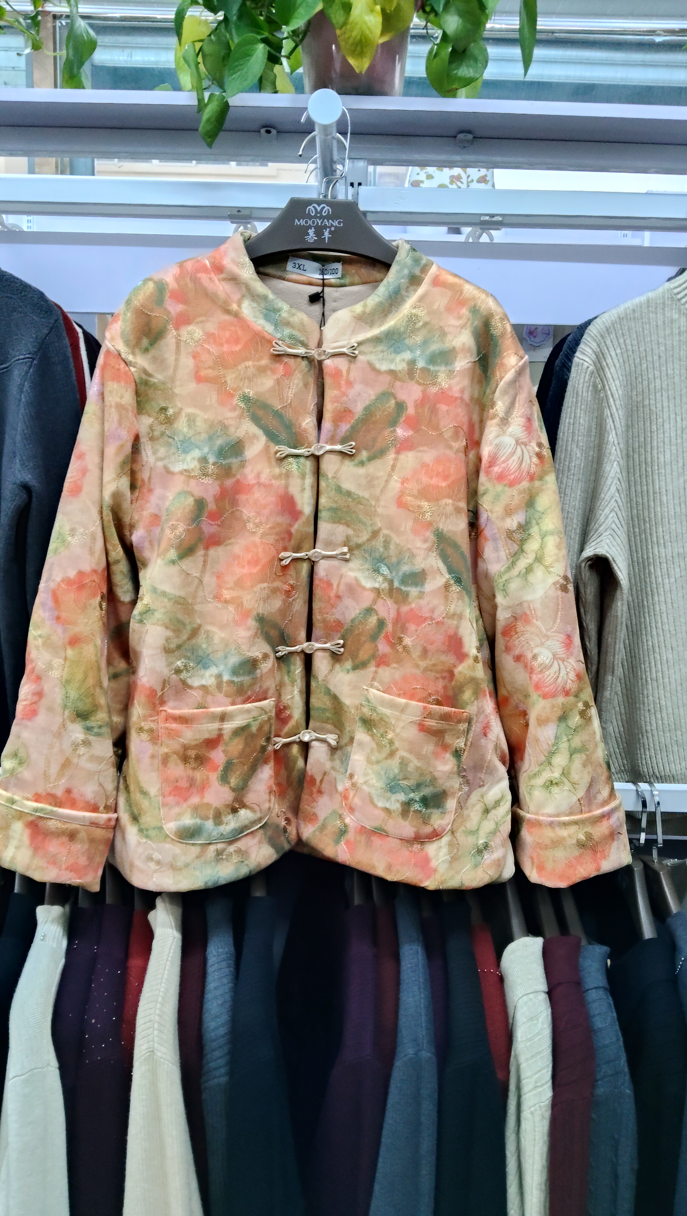 23010女士圆领盘扣提花棉衣