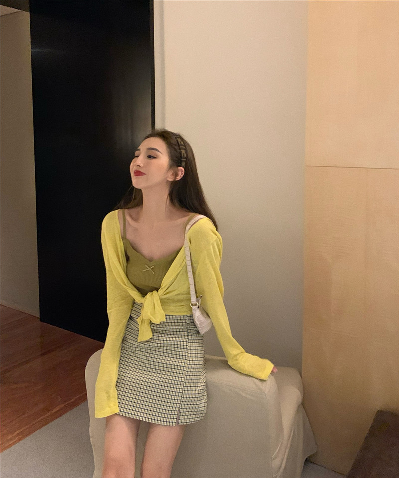 The real price does not reduce the temperament, strap versatile high waist plaid skirt sun protection cardigan