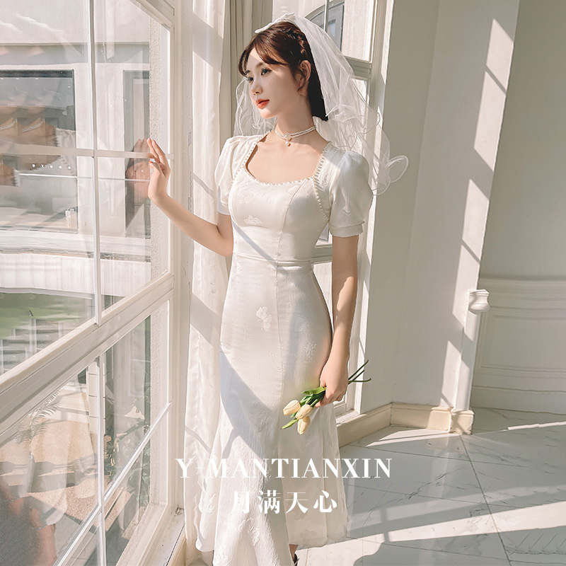 白色晚礼服2023新款冬季高级感订婚连衣裙轻奢小众法式领证轻婚纱
