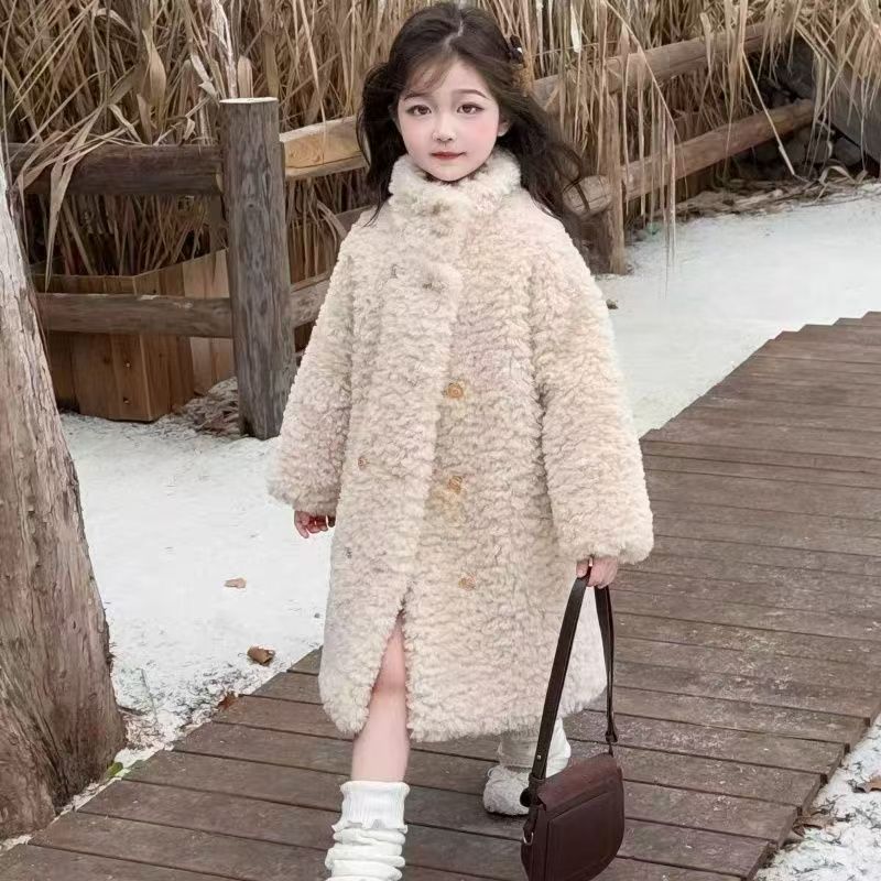 冬季女童皮毛一体大衣