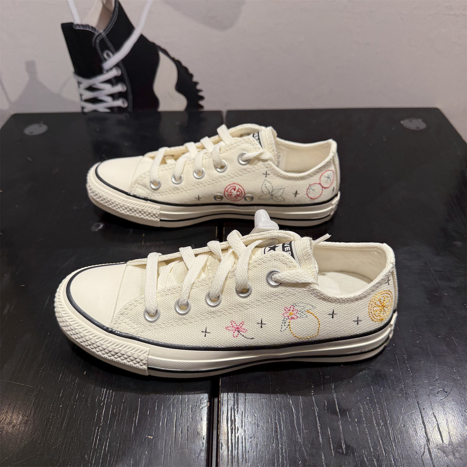 CONVERSE匡威 All Star 刺绣水果图案男女低帮透气帆布鞋 A16681C