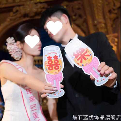 吕九月手持牌拍照卡片